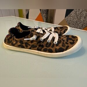Steve Madden: Leopard design flats Casual Women Shoe Size 7